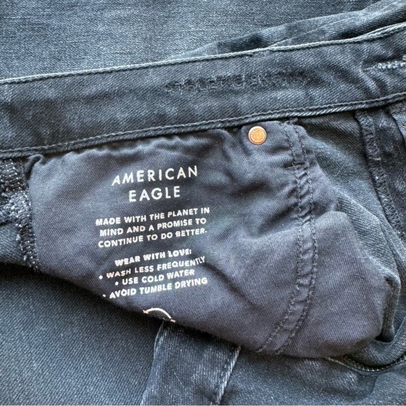 Preowned - Men’s American Eagle AirFlex 360 Black Distressed Jeans. Size 36 x 32 - Picture 3 of 8